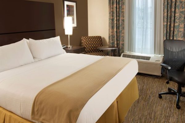 Accessible-King-Guest-Room (1)